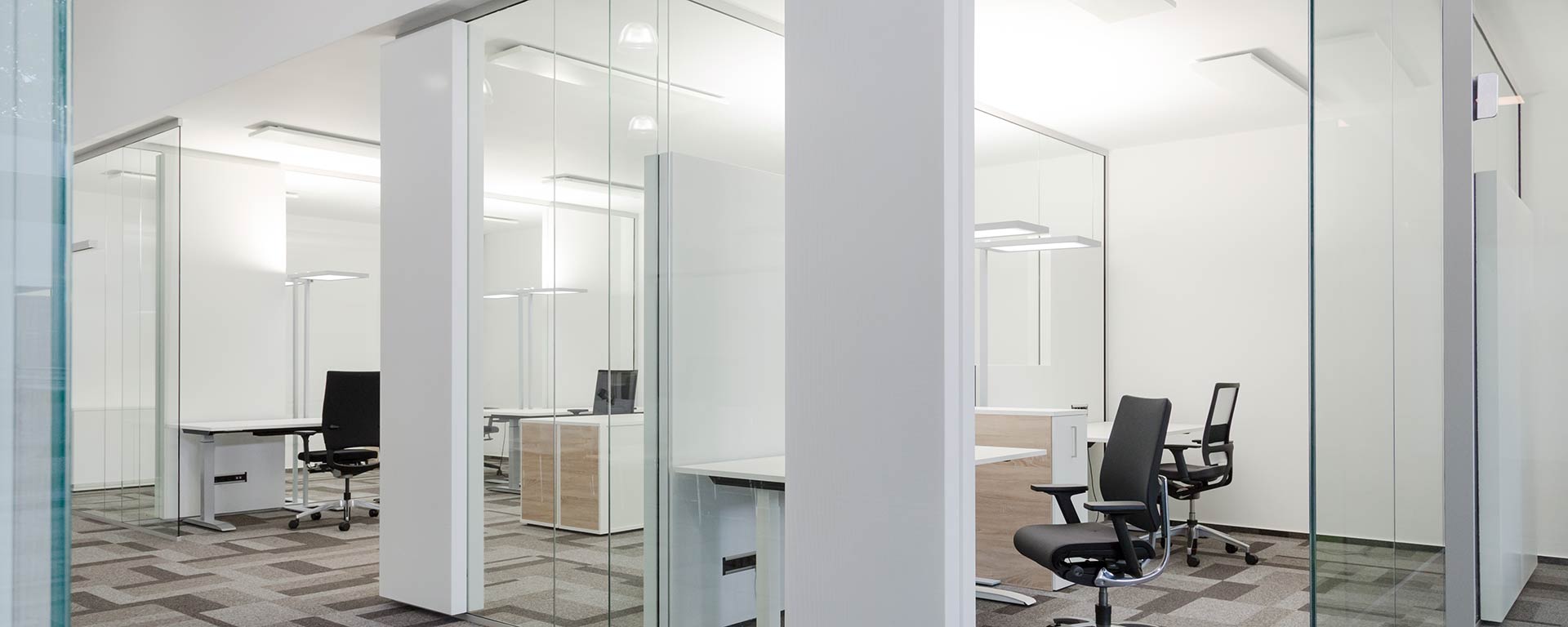 Glass acoustic system for peace and quiet in the office