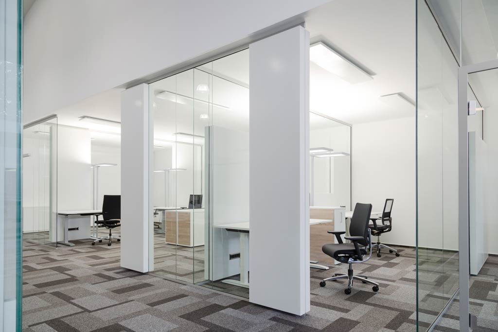 Glass acoustics optimize open-plan office