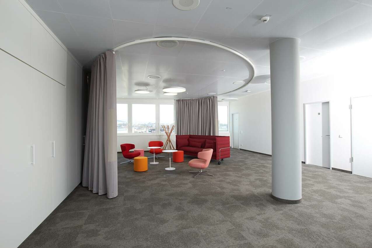 Schallschutzvorhang optimiert Lounge