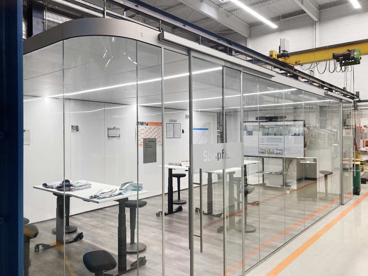 Meetingbox in der Fertigung