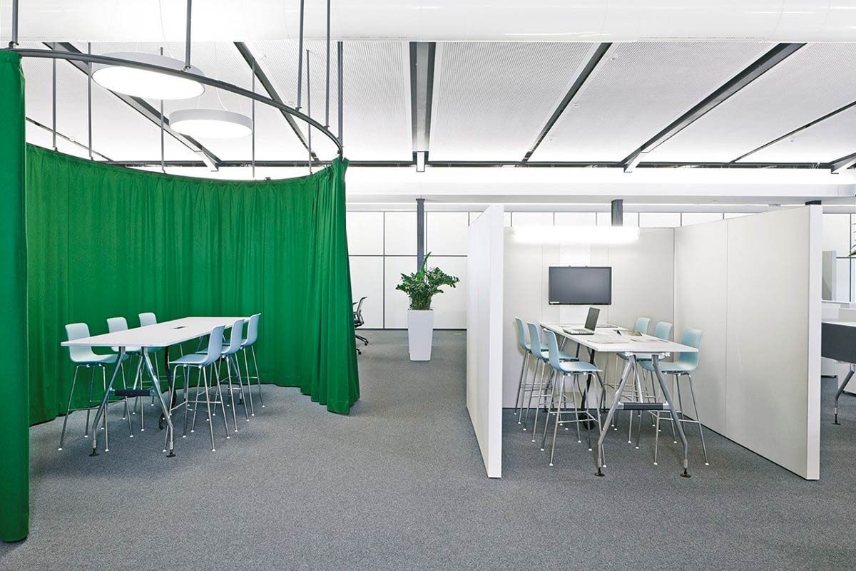 Schallvorhang als flexible Aksutiklösung Schallschutzvorhang im Büro