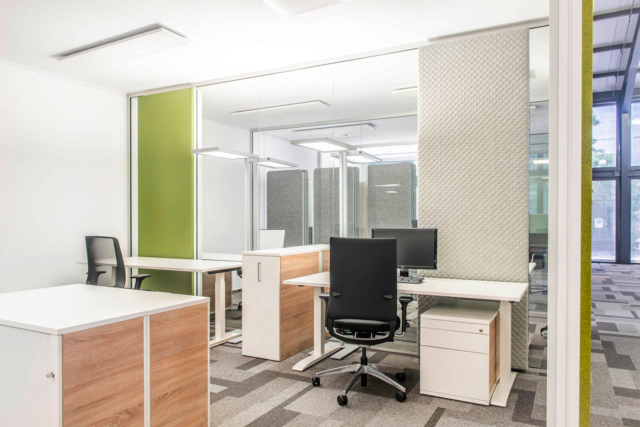 The acoustic module optimises the large space Acoustic module between workstations as sound screen