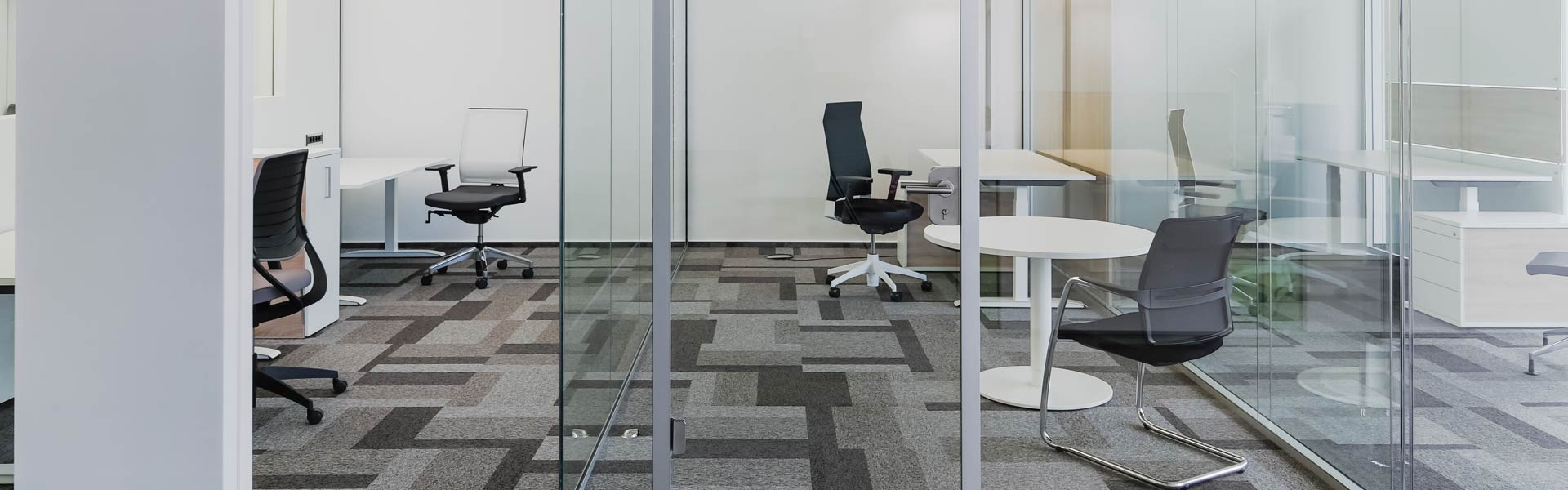 Glaswand mit maximaler Transparenz Glaswand mit guter Schalldämmung